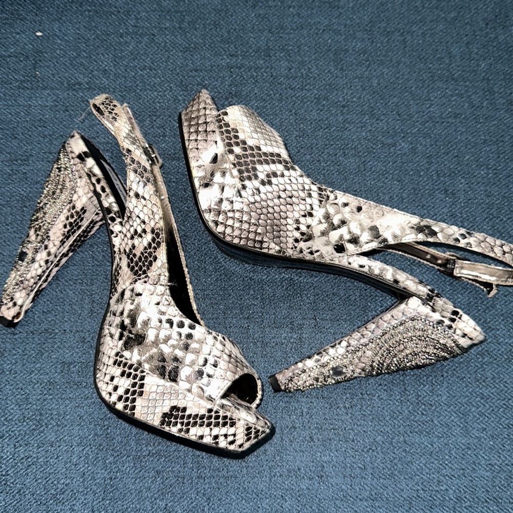 Not Rated Snake Print Peep Toe Platform Sz 8.5